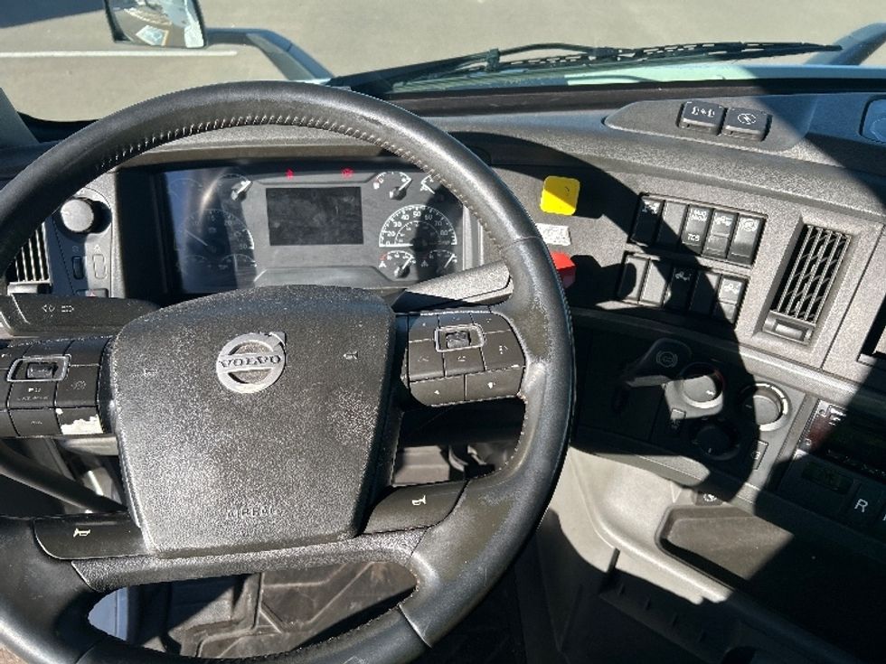 Day Cab Tractor-Heavy Duty Tractors-Volvo-2021-VNR64300-Phoenix-AZ-476,505\n\t\tmiles-$ 45,500 - Image 11