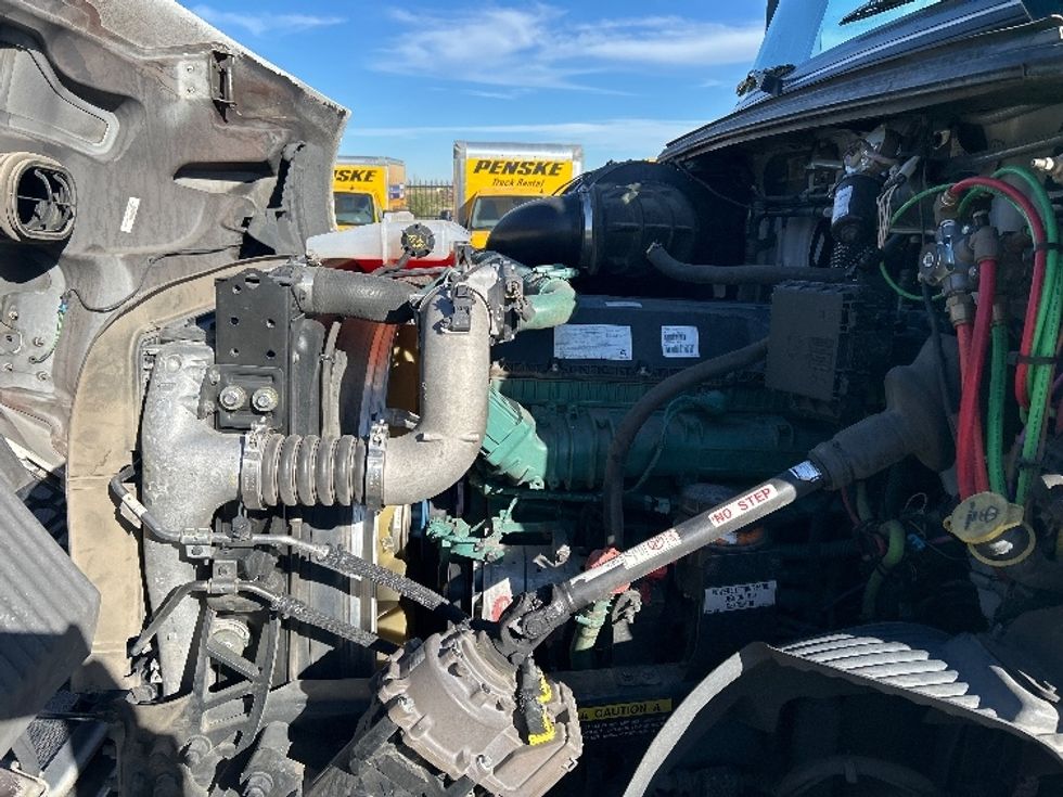 Day Cab Tractor-Heavy Duty Tractors-Volvo-2021-VNR64300-Phoenix-AZ-476,505\n\t\tmiles-$ 45,500 - Image 16