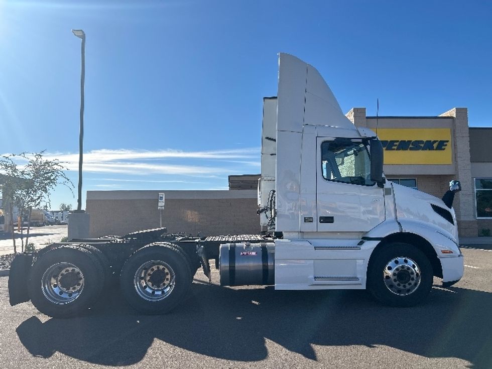 Day Cab Tractor-Heavy Duty Tractors-Volvo-2021-VNR64300-Phoenix-AZ-476,505\n\t\tmiles-$ 45,500 - Image 9