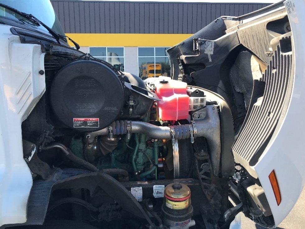 Day Cab Tractor-Heavy Duty Tractors-Volvo-2021-VNR64300-Phoenix-AZ-479,805\n\t\tmiles-$ 46,500 - Image 15