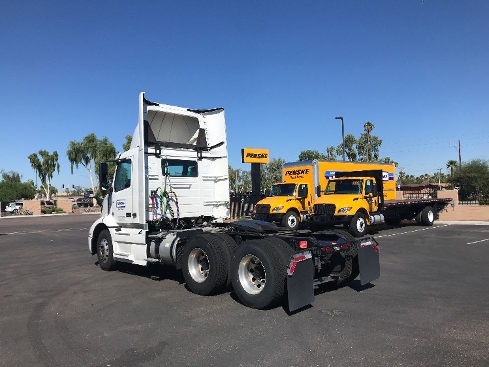 Day Cab Tractor-Heavy Duty Tractors-Volvo-2021-VNR64300-Phoenix-AZ-479,805\n\t\tmiles-$ 46,500 - Image 5