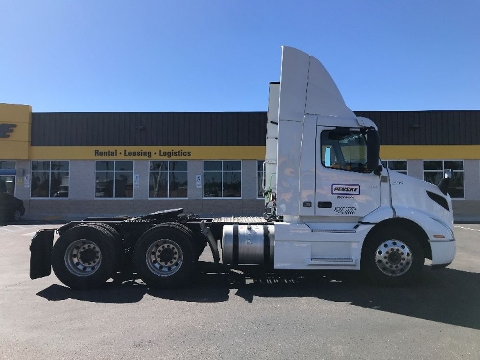 Day Cab Tractor-Heavy Duty Tractors-Volvo-2021-VNR64300-Phoenix-AZ-479,805\n\t\tmiles-$ 46,500 - Image 8