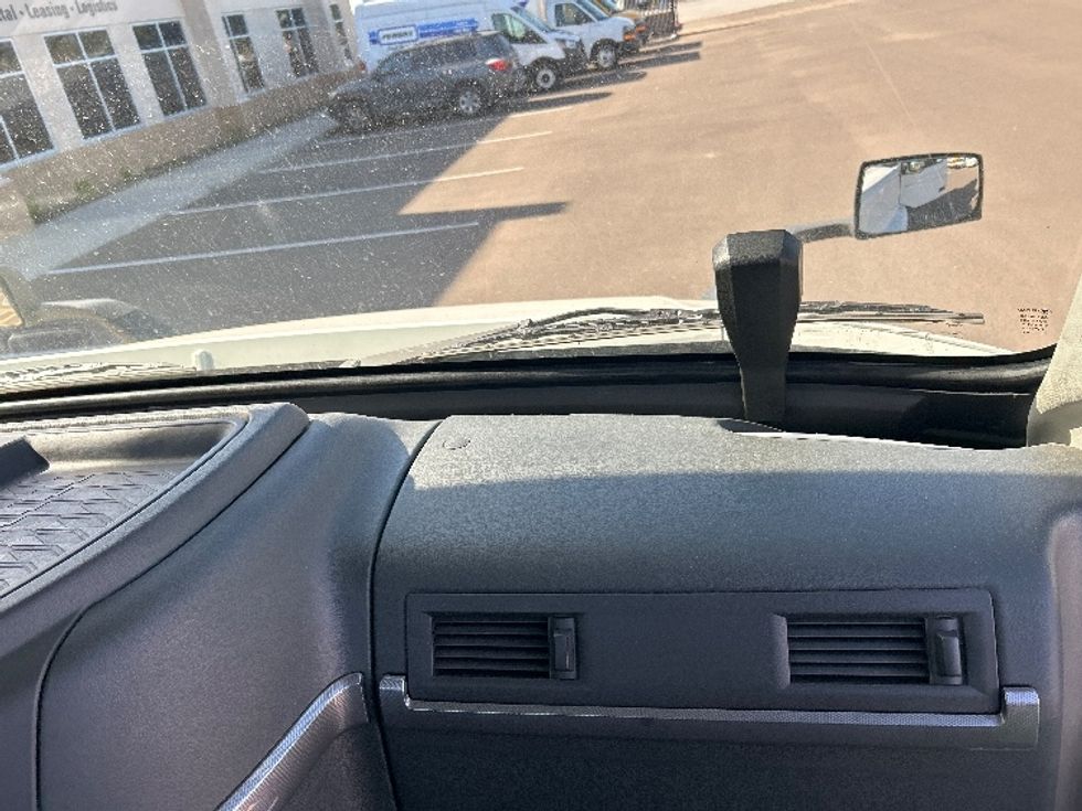 Day Cab Tractor-Heavy Duty Tractors-Volvo-2021-VNR64300-Phoenix-AZ-483,305\n\t\tmiles-$ 44,750 - Image 12