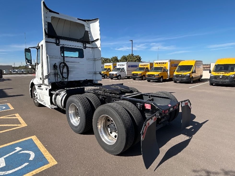 Day Cab Tractor-Heavy Duty Tractors-Volvo-2021-VNR64300-Phoenix-AZ-483,305\n\t\tmiles-$ 44,750 - Image 5
