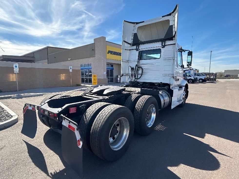 Day Cab Tractor-Heavy Duty Tractors-Volvo-2021-VNR64300-Phoenix-AZ-483,305\n\t\tmiles-$ 44,750 - Image 7