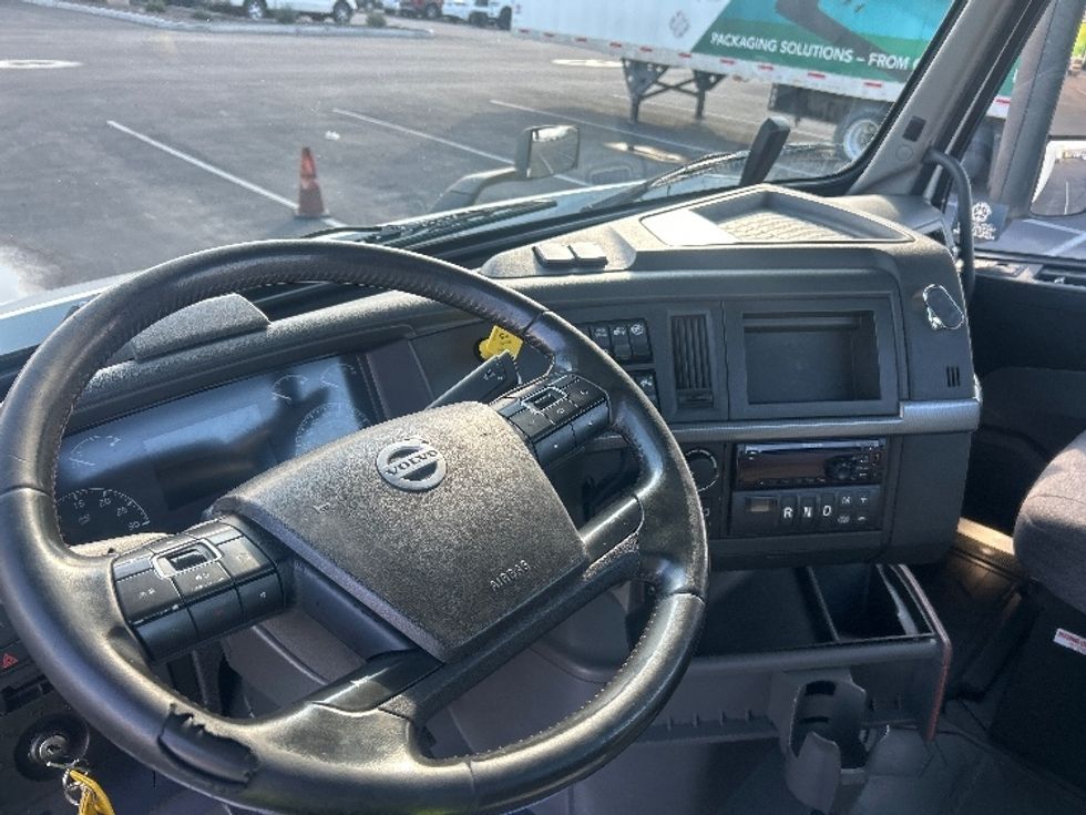 Day Cab Tractor-Heavy Duty Tractors-Volvo-2021-VNR64300-Phoenix-AZ-485,863\n\t\tmiles-$ 46,000 - Image 10