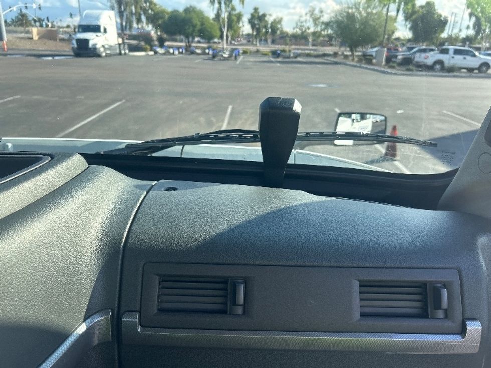 Day Cab Tractor-Heavy Duty Tractors-Volvo-2021-VNR64300-Phoenix-AZ-485,863\n\t\tmiles-$ 46,000 - Image 13