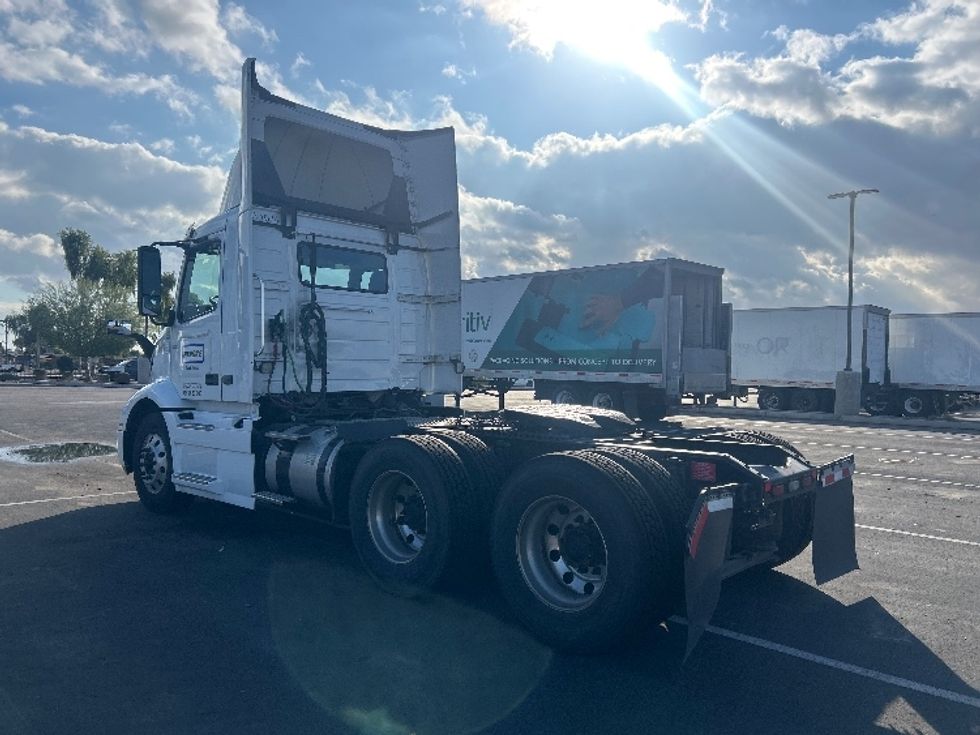 Day Cab Tractor-Heavy Duty Tractors-Volvo-2021-VNR64300-Phoenix-AZ-485,863\n\t\tmiles-$ 46,000 - Image 5