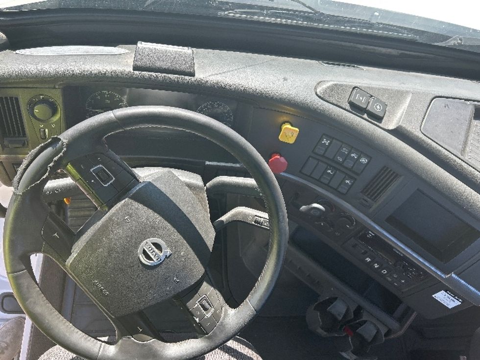 Day Cab Tractor-Heavy Duty Tractors-Volvo-2021-VNR64300-Phoenix-AZ-493,581\n\t\tmiles-$ 43,500 - Image 10