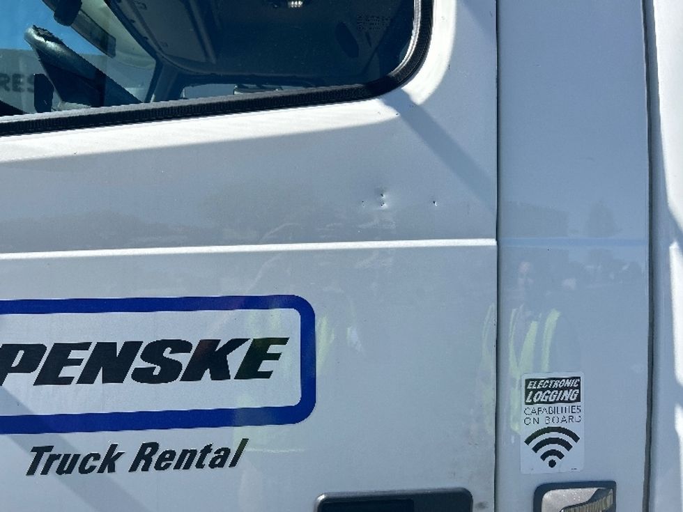 Day Cab Tractor-Heavy Duty Tractors-Volvo-2021-VNR64300-Phoenix-AZ-493,581\n\t\tmiles-$ 43,500 - Image 19