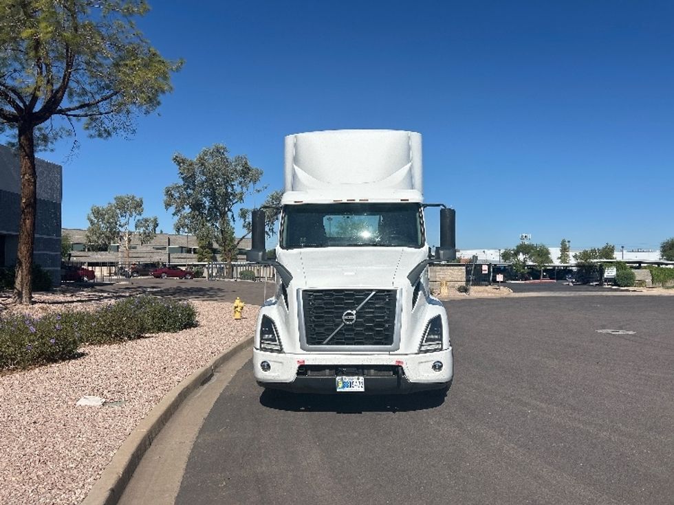 Day Cab Tractor-Heavy Duty Tractors-Volvo-2021-VNR64300-Phoenix-AZ-493,581\n\t\tmiles-$ 43,500 - Image 2