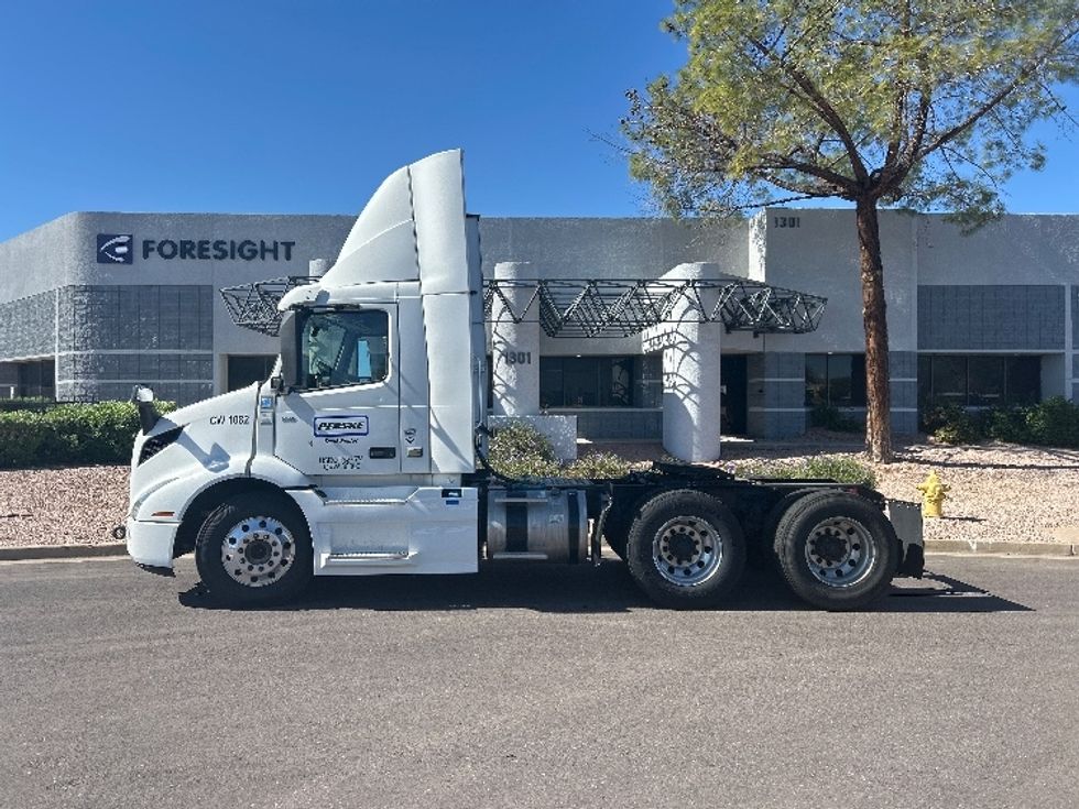 Day Cab Tractor-Heavy Duty Tractors-Volvo-2021-VNR64300-Phoenix-AZ-493,581\n\t\tmiles-$ 43,500 - Image 4