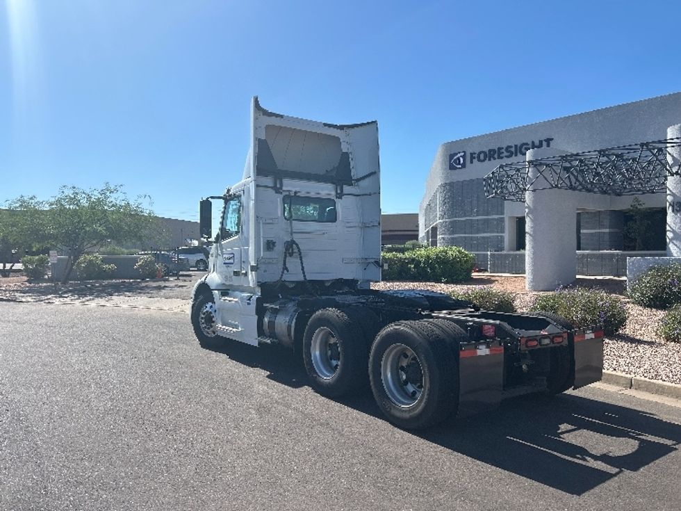 Day Cab Tractor-Heavy Duty Tractors-Volvo-2021-VNR64300-Phoenix-AZ-493,581\n\t\tmiles-$ 43,500 - Image 5