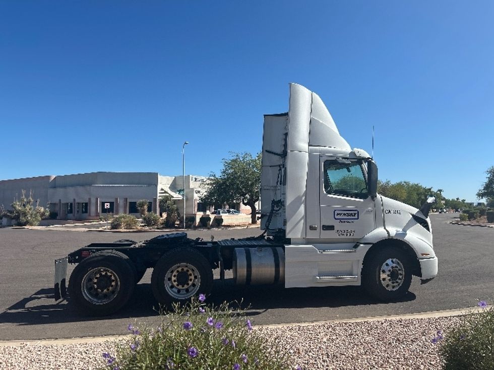 Day Cab Tractor-Heavy Duty Tractors-Volvo-2021-VNR64300-Phoenix-AZ-493,581\n\t\tmiles-$ 43,500 - Image 8