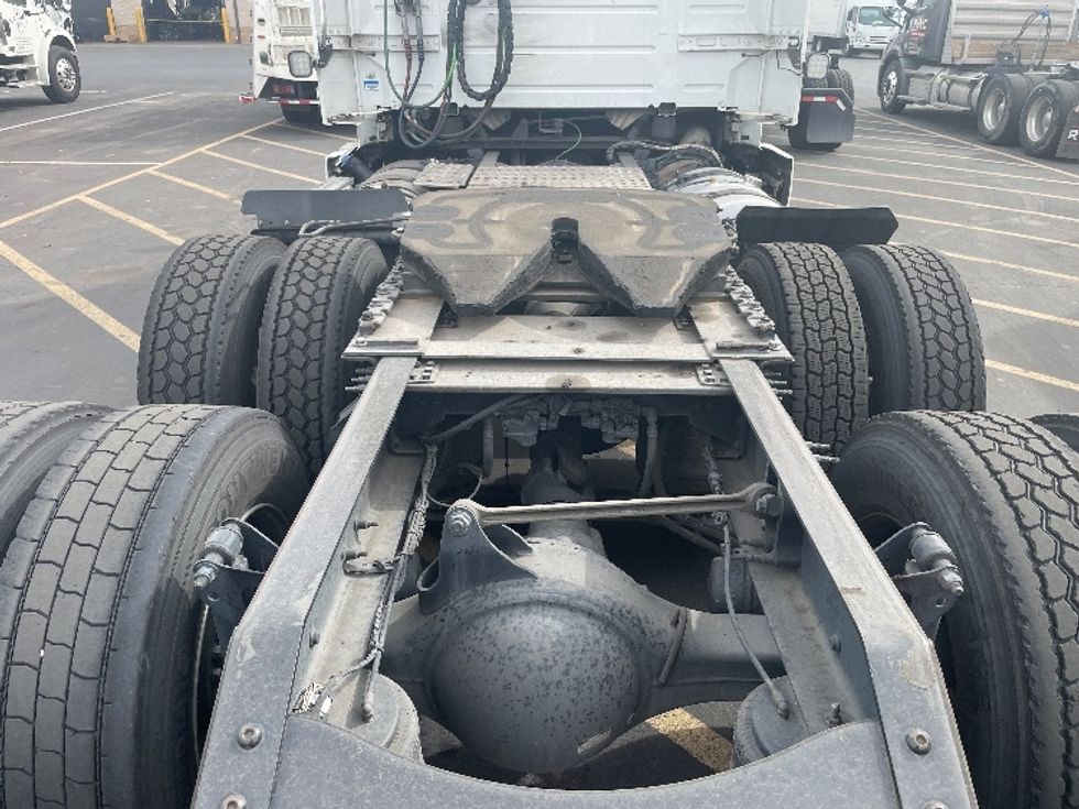 Day Cab Tractor-Heavy Duty Tractors-Volvo-2021-VNR64300-Phoenix-AZ-498,582\n\t\tmiles-$ 42,250 - Image 6