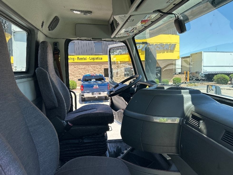 Day Cab Tractor-Heavy Duty Tractors-Volvo-2021-VNR64300-Phoenix-AZ-500,854\n\t\tmiles-$ 45,750 - Image 14