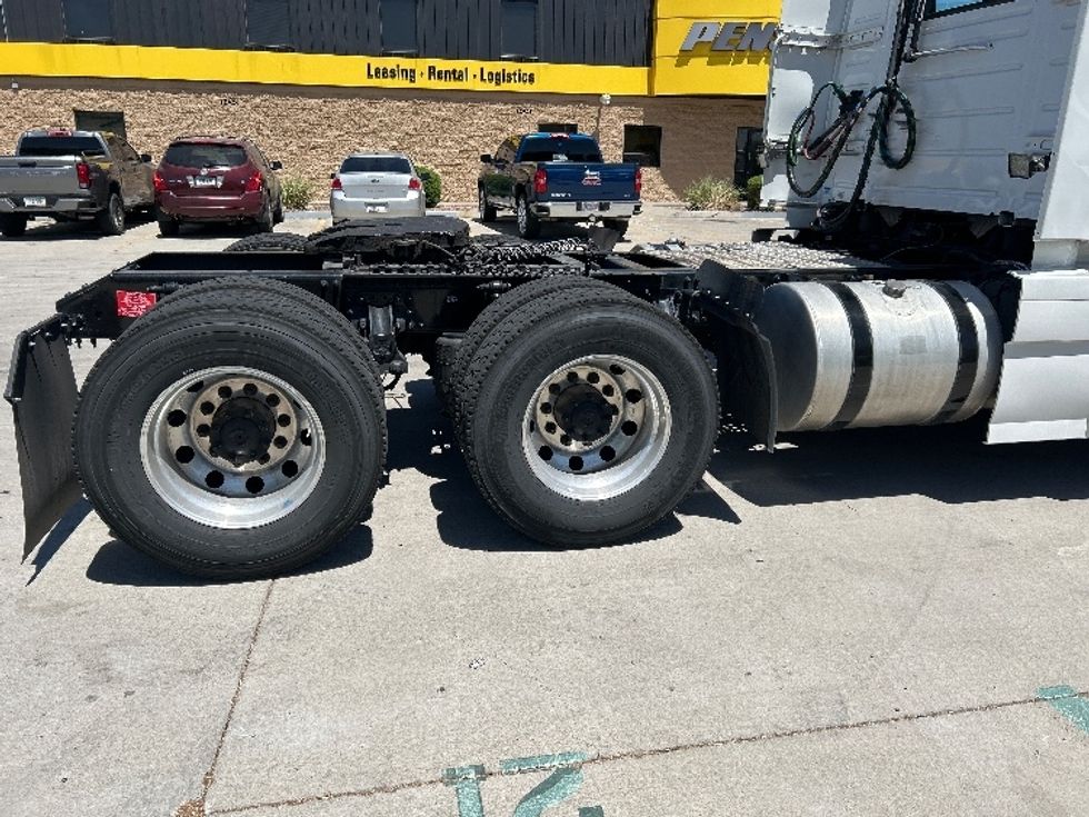 Day Cab Tractor-Heavy Duty Tractors-Volvo-2021-VNR64300-Phoenix-AZ-500,854\n\t\tmiles-$ 45,750 - Image 18