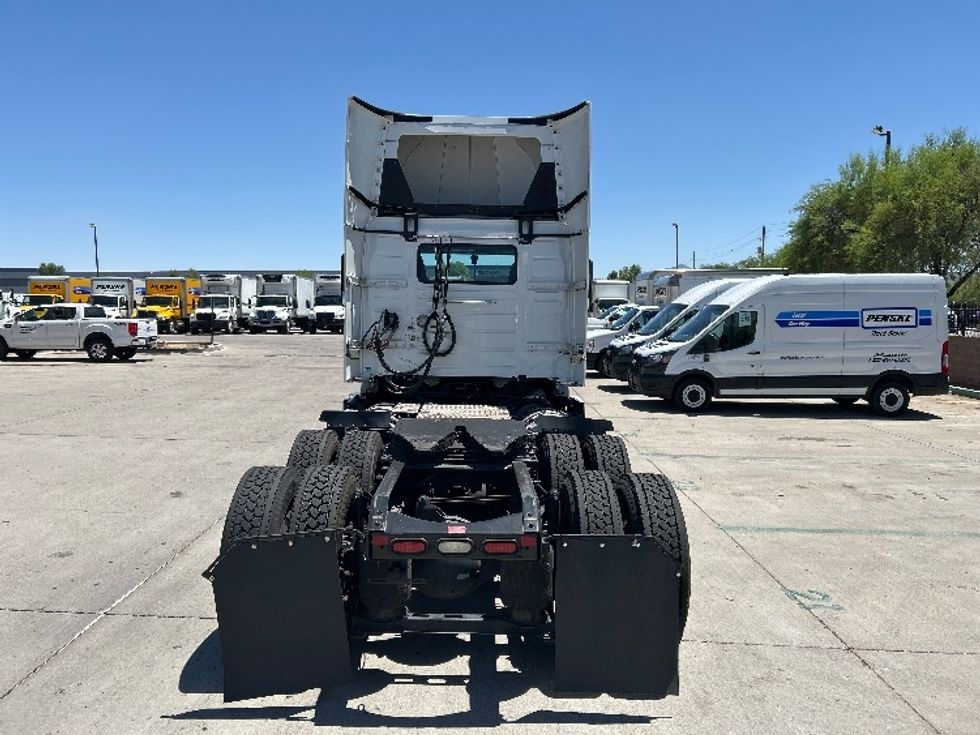 Day Cab Tractor-Heavy Duty Tractors-Volvo-2021-VNR64300-Phoenix-AZ-500,854\n\t\tmiles-$ 45,750 - Image 6