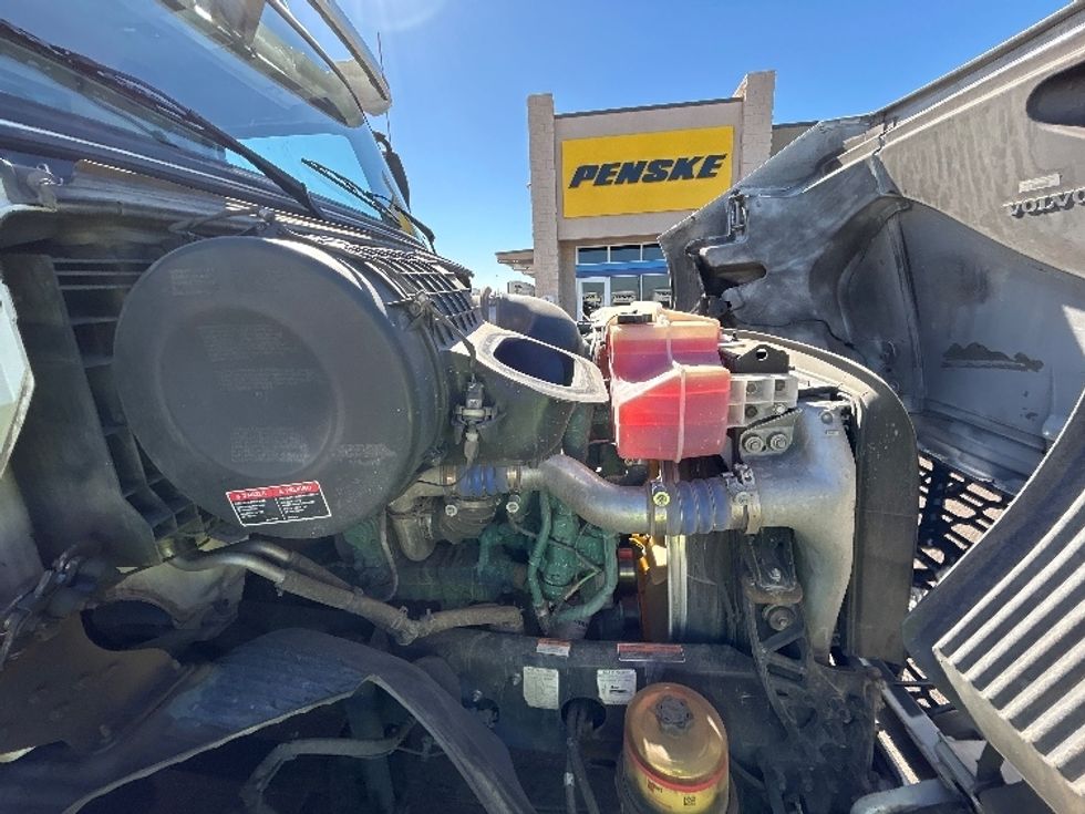 Day Cab Tractor-Heavy Duty Tractors-Volvo-2021-VNR64300-Phoenix-AZ-508,122\n\t\tmiles-$ 43,500 - Image 15