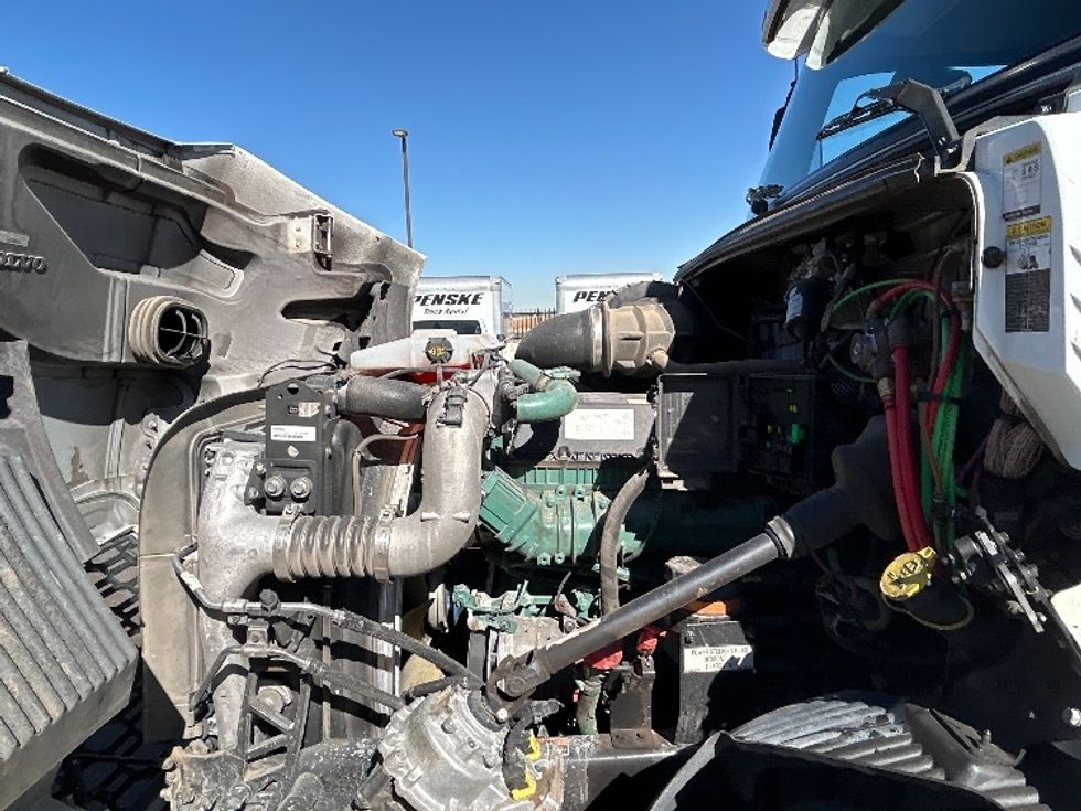 Day Cab Tractor-Heavy Duty Tractors-Volvo-2021-VNR64300-Phoenix-AZ-508,122\n\t\tmiles-$ 43,500 - Image 16