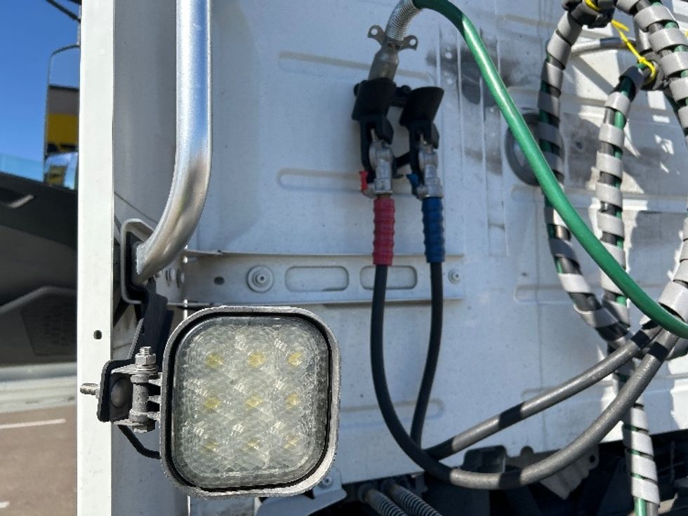 Day Cab Tractor-Heavy Duty Tractors-Volvo-2021-VNR64300-Phoenix-AZ-508,122\n\t\tmiles-$ 43,500 - Image 17