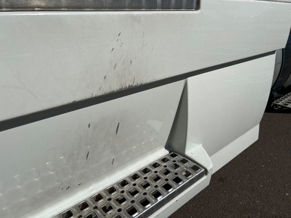 Day Cab Tractor-Heavy Duty Tractors-Volvo-2021-VNR64300-Phoenix-AZ-508,122\n\t\tmiles-$ 43,500 - Image 19