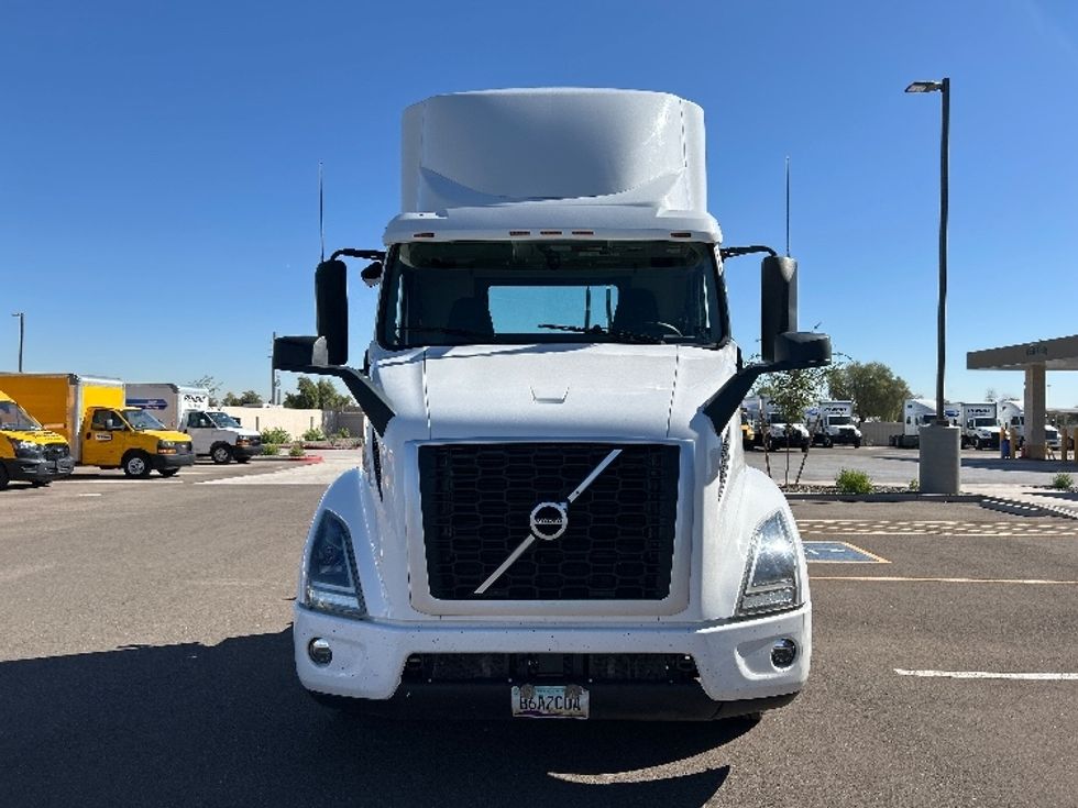Day Cab Tractor-Heavy Duty Tractors-Volvo-2021-VNR64300-Phoenix-AZ-508,122\n\t\tmiles-$ 43,500 - Image 2