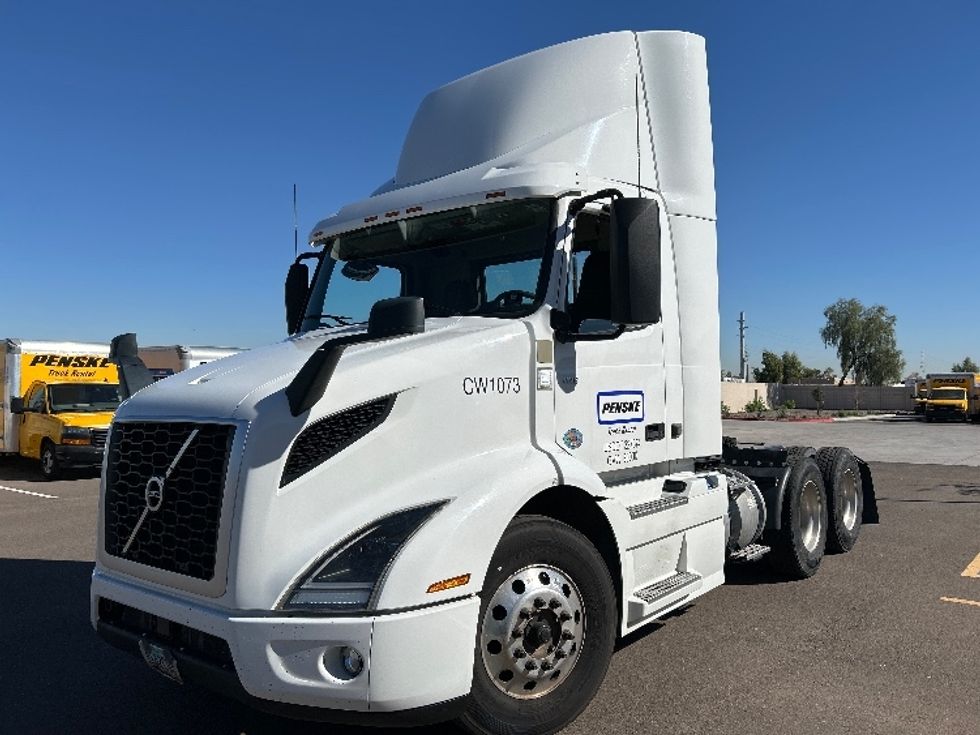 Day Cab Tractor-Heavy Duty Tractors-Volvo-2021-VNR64300-Phoenix-AZ-508,122\n\t\tmiles-$ 43,500 - Image 3