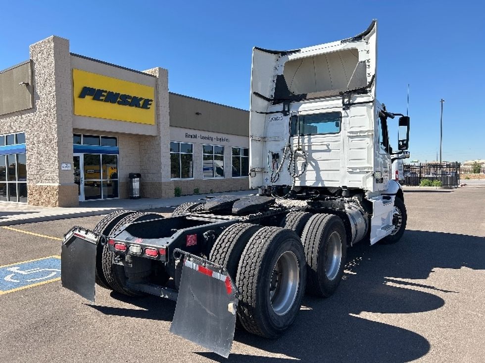 Day Cab Tractor-Heavy Duty Tractors-Volvo-2021-VNR64300-Phoenix-AZ-508,122\n\t\tmiles-$ 43,500 - Image 7