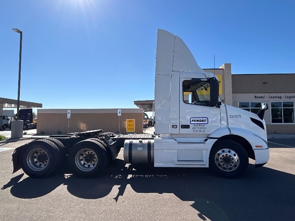Day Cab Tractor-Heavy Duty Tractors-Volvo-2021-VNR64300-Phoenix-AZ-508,122\n\t\tmiles-$ 43,500 - Image 8