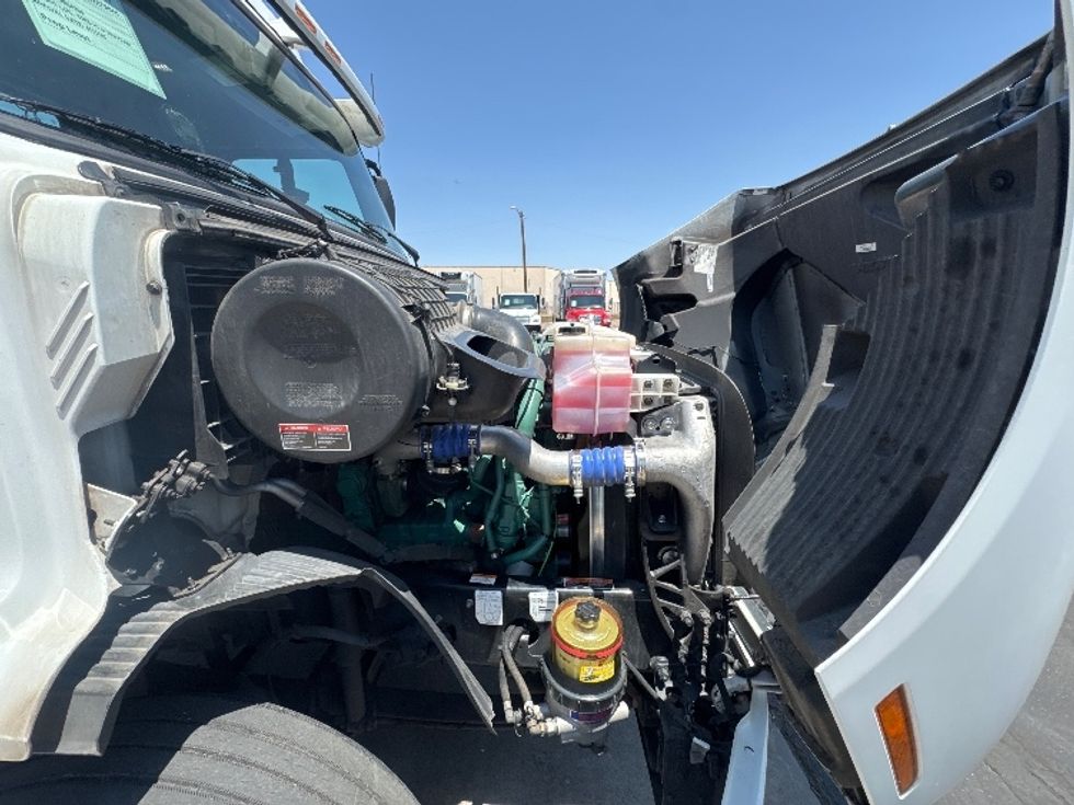 Day Cab Tractor-Heavy Duty Tractors-Volvo-2021-VNR64300-Phoenix-AZ-533,239\n\t\tmiles-$ 42,500 - Image 15