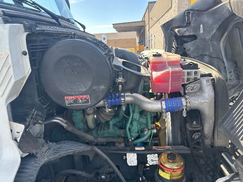 Day Cab Tractor-Heavy Duty Tractors-Volvo-2021-VNR64300-Phoenix-AZ-542,005\n\t\tmiles-$ 38,500 - Image 15