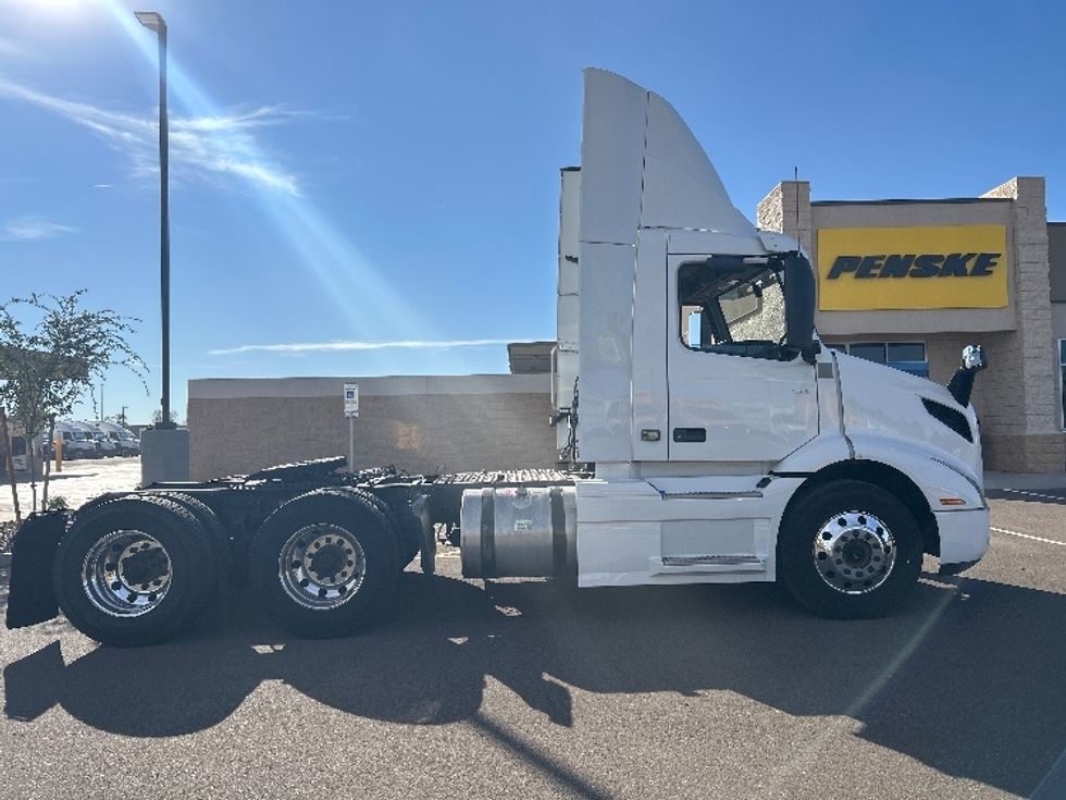 Day Cab Tractor-Heavy Duty Tractors-Volvo-2021-VNR64300-Phoenix-AZ-542,005\n\t\tmiles-$ 38,500 - Image 8