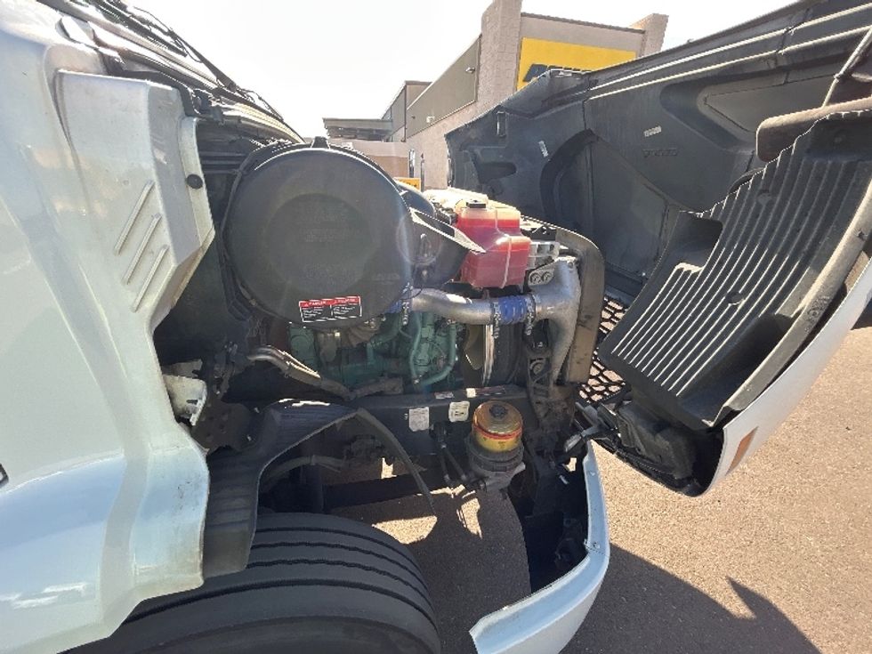 Day Cab Tractor-Heavy Duty Tractors-Volvo-2021-VNR64300-Phoenix-AZ-556,308\n\t\tmiles-$ 37,000 - Image 15