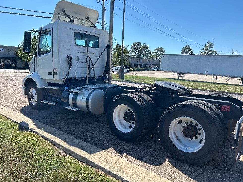 Day Cab Tractor-Heavy Duty Tractors-Volvo-2021-VNR64300-Richland-MS-237,964\n\t\tmiles-$ 61,750 - Image 5