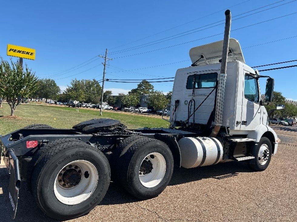 Day Cab Tractor-Heavy Duty Tractors-Volvo-2021-VNR64300-Richland-MS-237,964\n\t\tmiles-$ 61,750 - Image 7