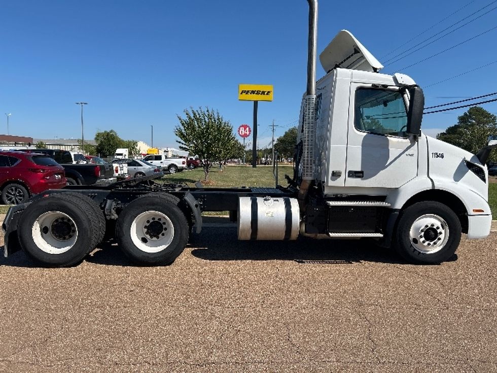 Day Cab Tractor-Heavy Duty Tractors-Volvo-2021-VNR64300-Richland-MS-237,964\n\t\tmiles-$ 61,750 - Image 8