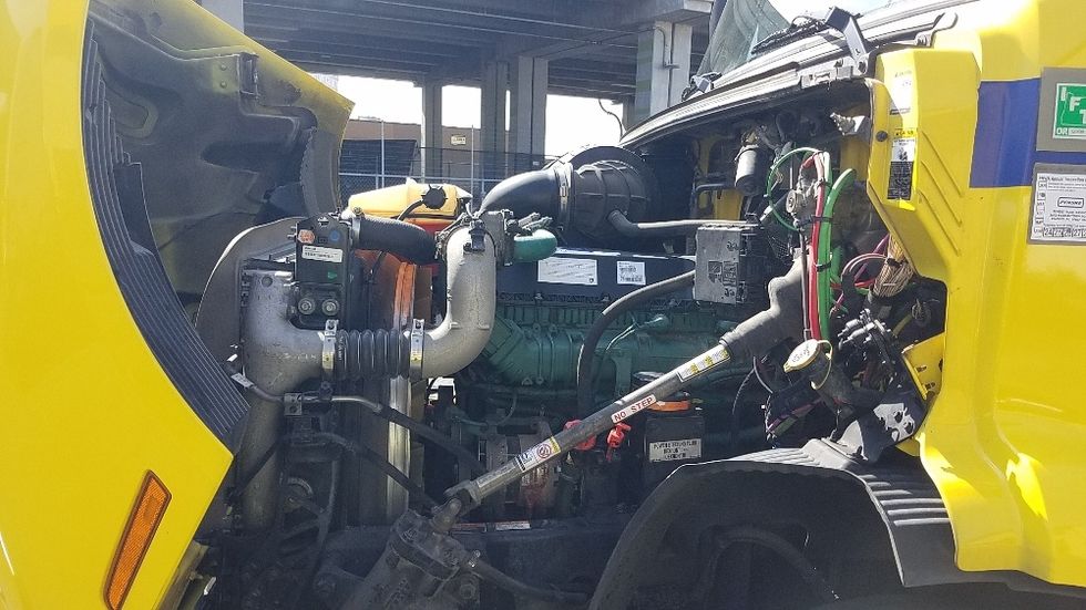 Day Cab Tractor-Heavy Duty Tractors-Volvo-2021-VNR64300-Seattle-WA-392,389\n\t\tmiles-$ 48,000 - Image 15
