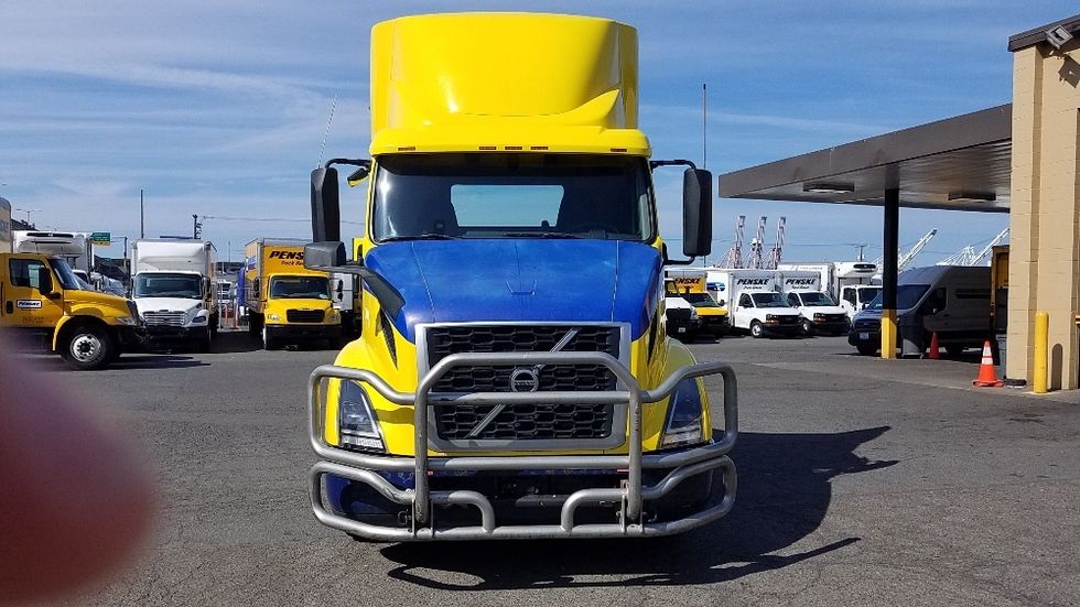 Day Cab Tractor-Heavy Duty Tractors-Volvo-2021-VNR64300-Seattle-WA-392,389\n\t\tmiles-$ 48,000 - Image 2
