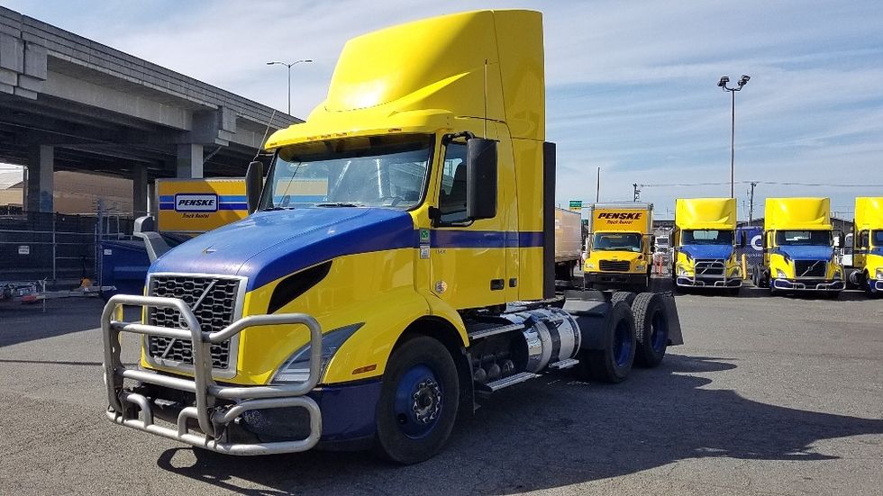 Day Cab Tractor-Heavy Duty Tractors-Volvo-2021-VNR64300-Seattle-WA-392,389\n\t\tmiles-$ 48,000 - Image 3