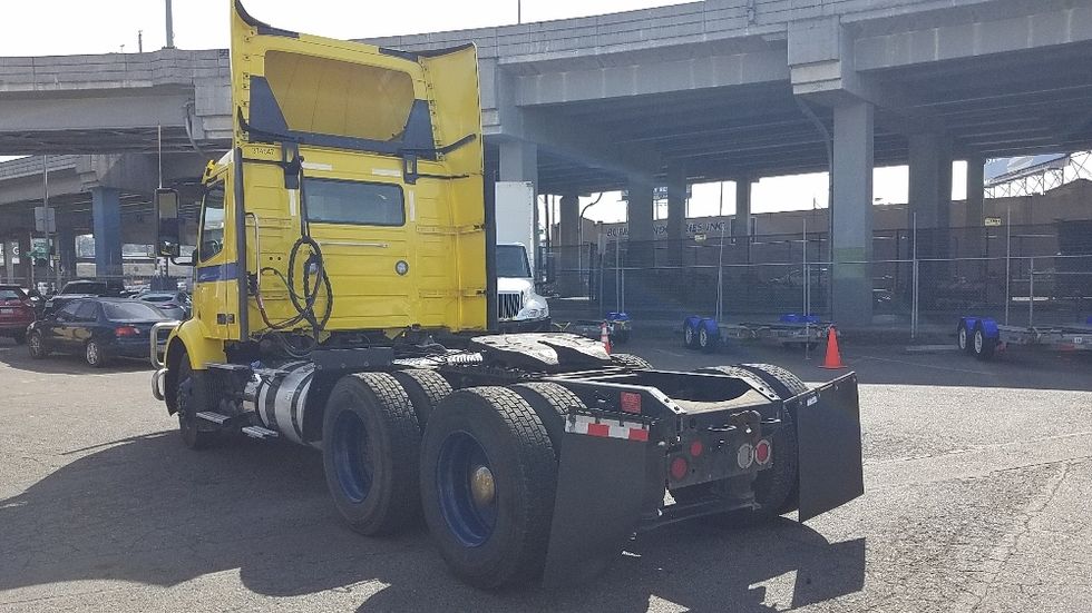 Day Cab Tractor-Heavy Duty Tractors-Volvo-2021-VNR64300-Seattle-WA-392,389\n\t\tmiles-$ 48,000 - Image 5