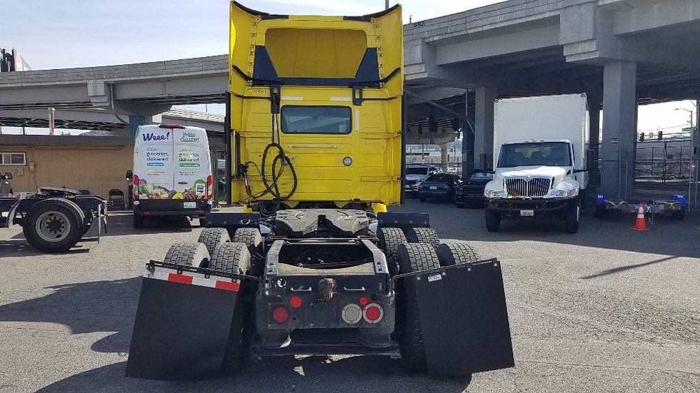 Day Cab Tractor-Heavy Duty Tractors-Volvo-2021-VNR64300-Seattle-WA-392,389\n\t\tmiles-$ 48,000 - Image 6