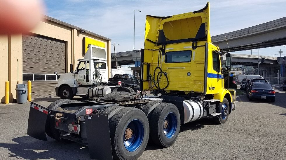 Day Cab Tractor-Heavy Duty Tractors-Volvo-2021-VNR64300-Seattle-WA-392,389\n\t\tmiles-$ 48,000 - Image 7