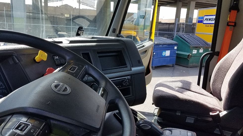 Day Cab Tractor-Heavy Duty Tractors-Volvo-2021-VNR64300-Seattle-WA-445,043\n\t\tmiles-$ 43,750 - Image 10