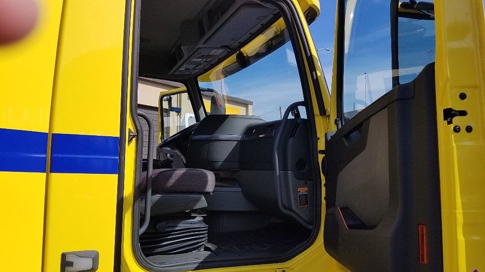 Day Cab Tractor-Heavy Duty Tractors-Volvo-2021-VNR64300-Seattle-WA-445,043\n\t\tmiles-$ 43,750 - Image 12