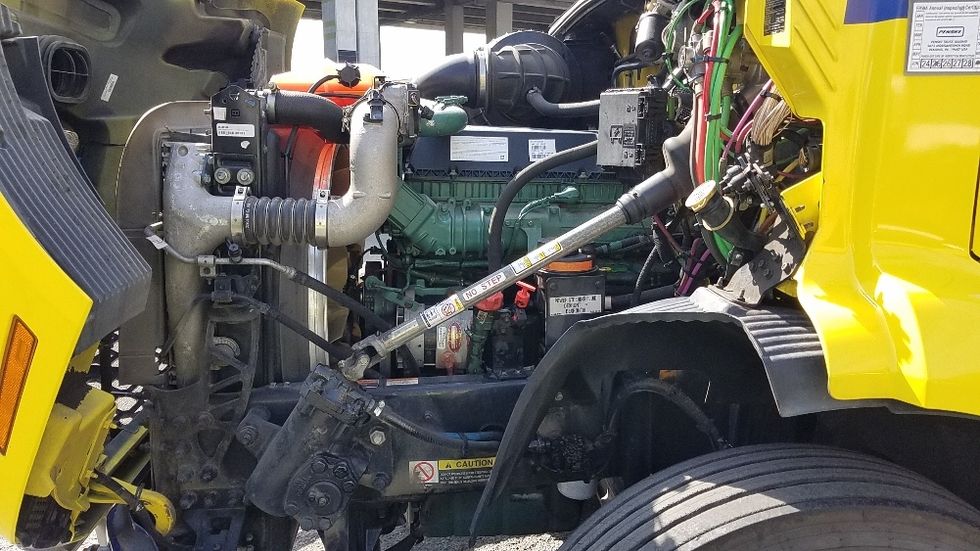 Day Cab Tractor-Heavy Duty Tractors-Volvo-2021-VNR64300-Seattle-WA-445,043\n\t\tmiles-$ 43,750 - Image 16