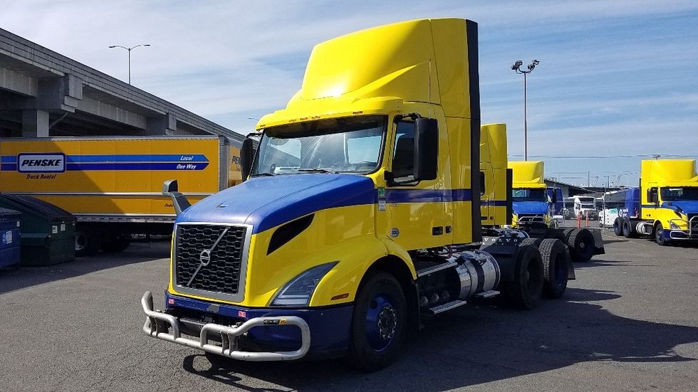 Day Cab Tractor-Heavy Duty Tractors-Volvo-2021-VNR64300-Seattle-WA-445,043\n\t\tmiles-$ 43,750 - Image 3