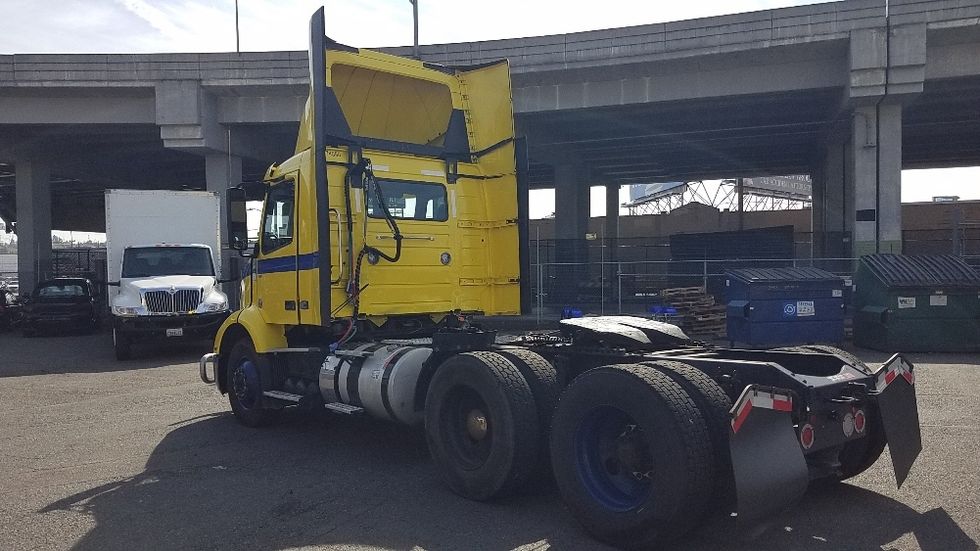 Day Cab Tractor-Heavy Duty Tractors-Volvo-2021-VNR64300-Seattle-WA-445,043\n\t\tmiles-$ 43,750 - Image 5