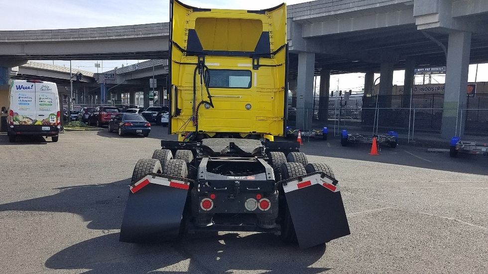 Day Cab Tractor-Heavy Duty Tractors-Volvo-2021-VNR64300-Seattle-WA-445,043\n\t\tmiles-$ 43,750 - Image 6
