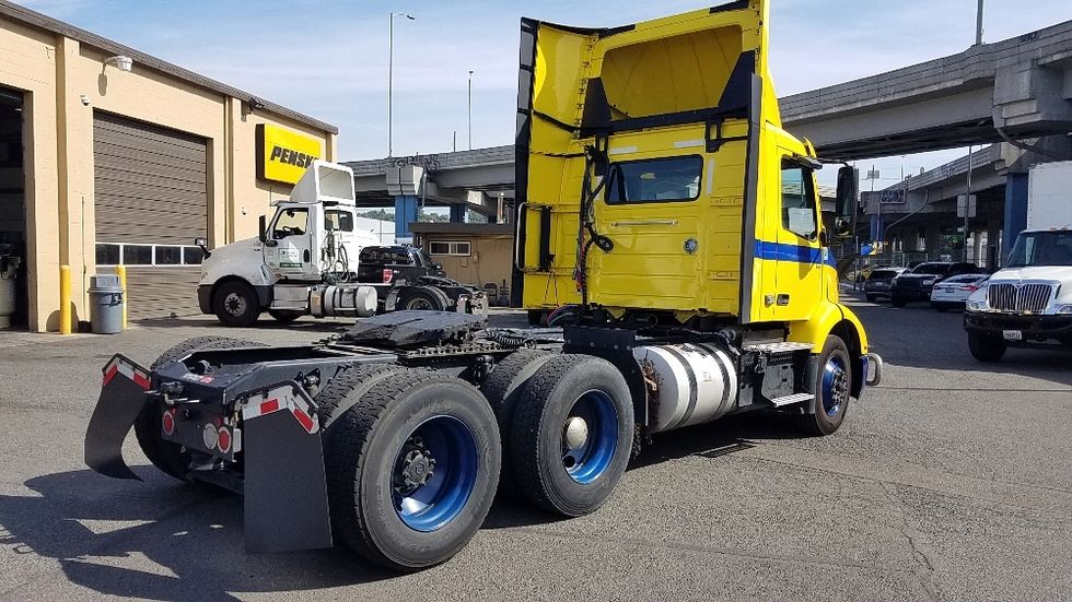 Day Cab Tractor-Heavy Duty Tractors-Volvo-2021-VNR64300-Seattle-WA-445,043\n\t\tmiles-$ 43,750 - Image 7